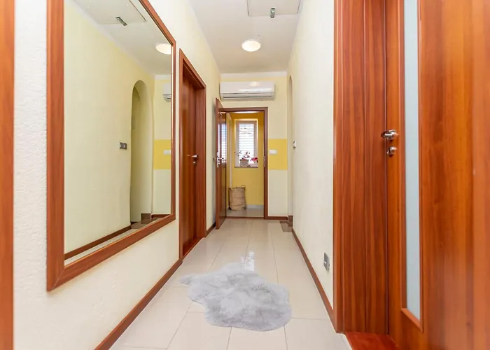 Urban * Трогір